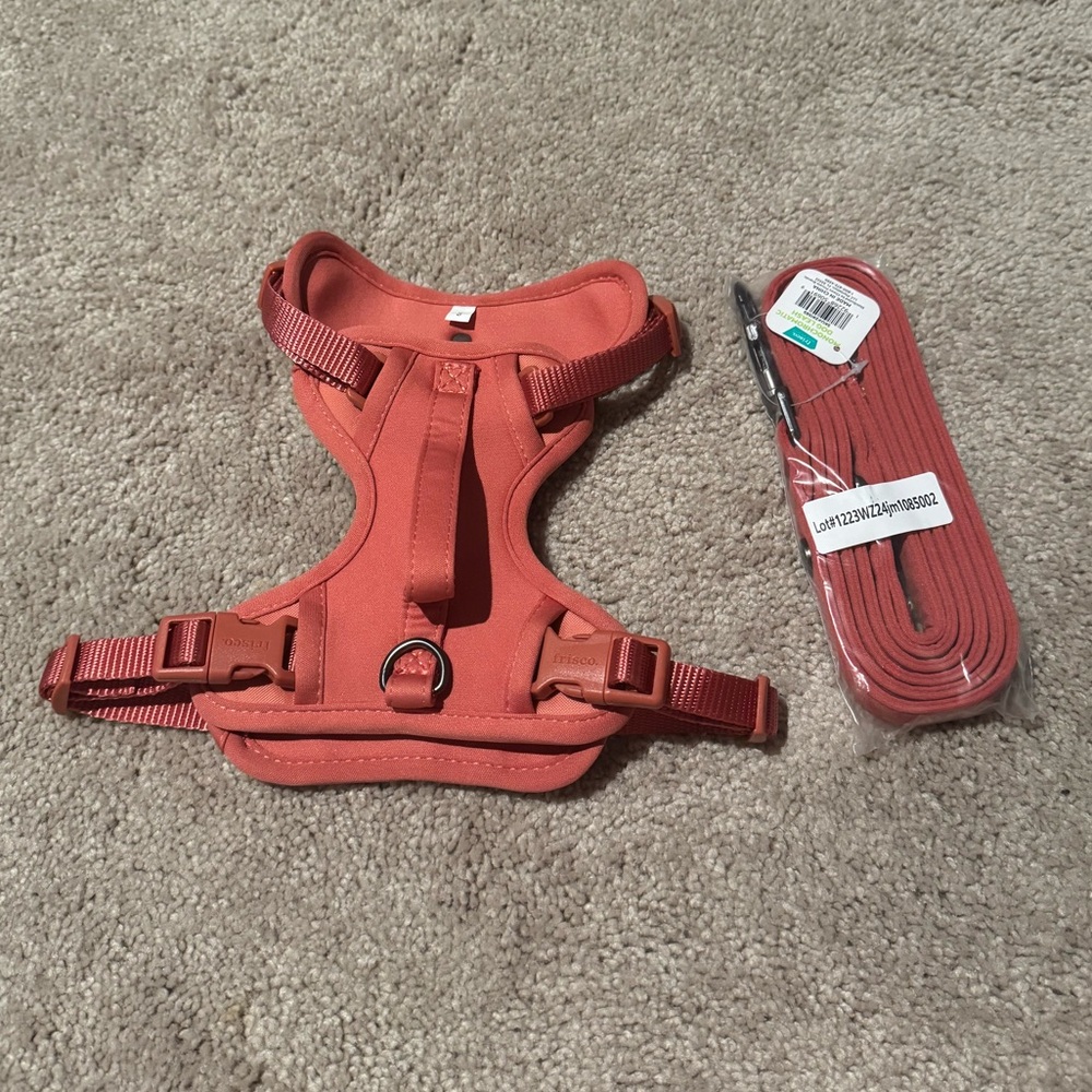 NWT Frisco Dog Harness & Leash Set